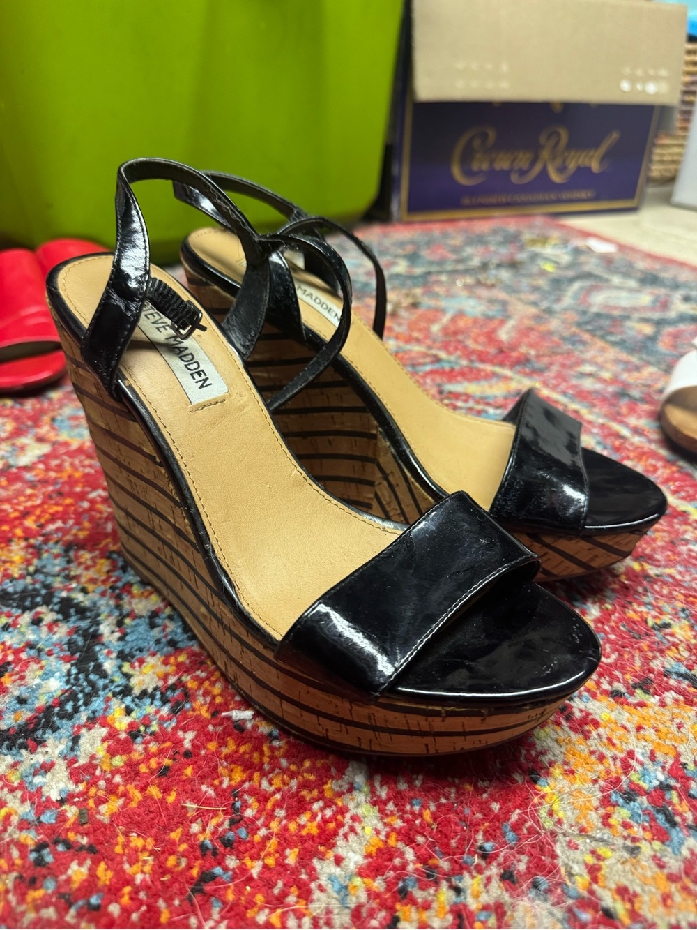 Steve Madden Black Patent Cork-Pattern Wedge Sandals